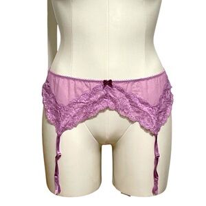 VICTORIA'S SECRET Dream Angels lavender chantilly lace garter belt M/L, NWT